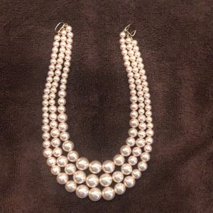 Beautiful women’s faux pearl 3 strand cocktail neckless